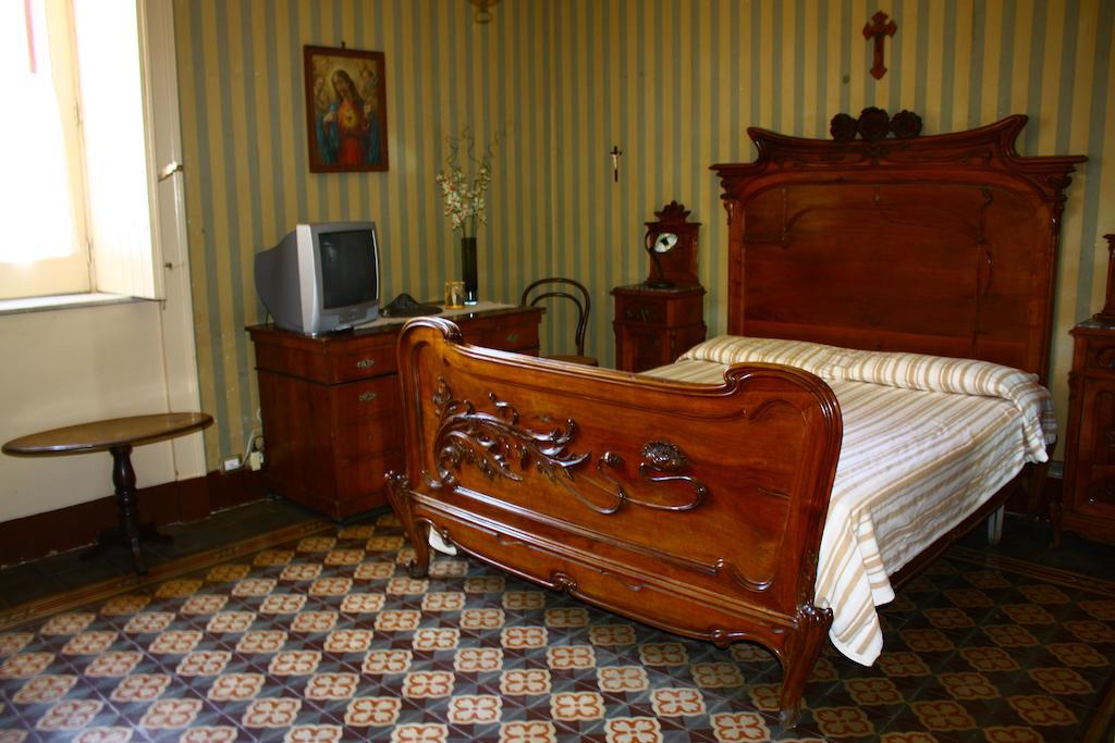 B&B Sotto I Pini Zafferana Etnea Bilik gambar
