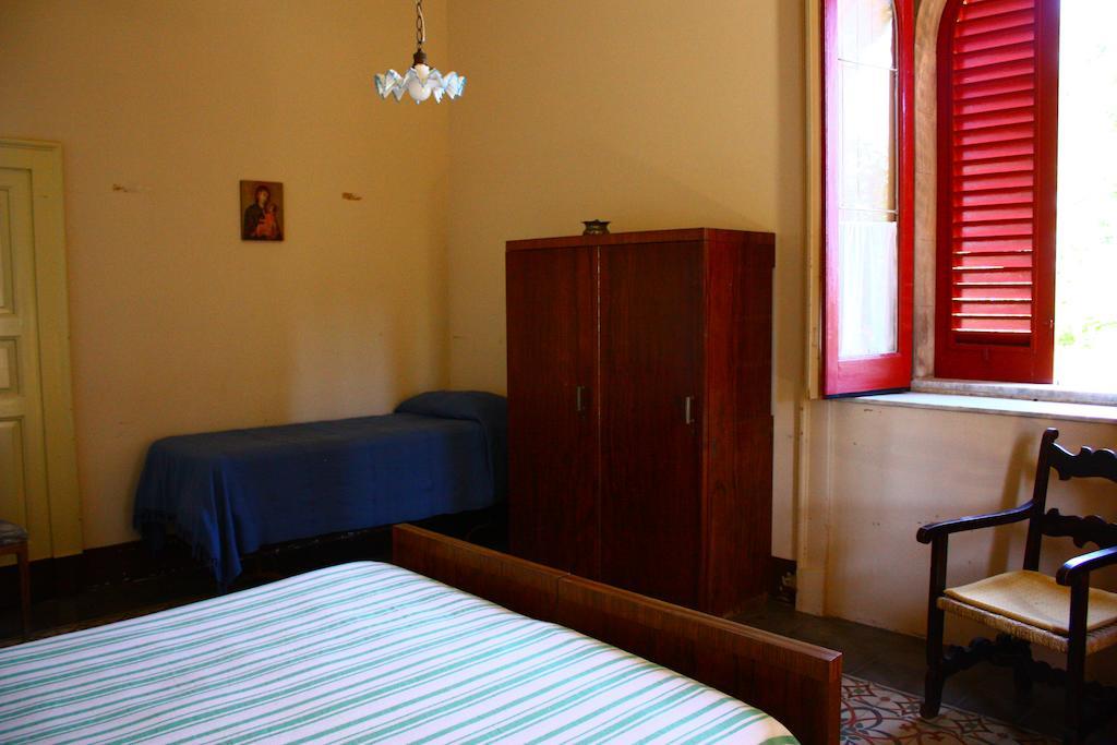 B&B Sotto I Pini Zafferana Etnea Luaran gambar