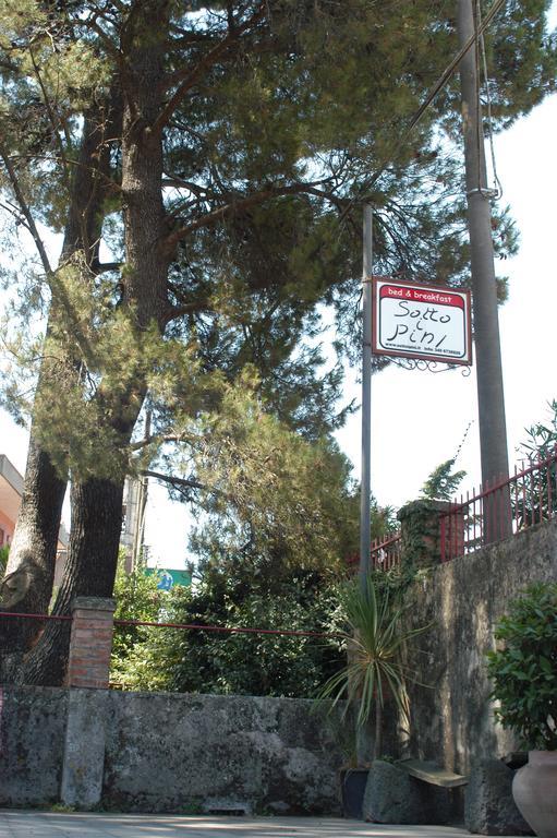 B&B Sotto I Pini Zafferana Etnea Luaran gambar
